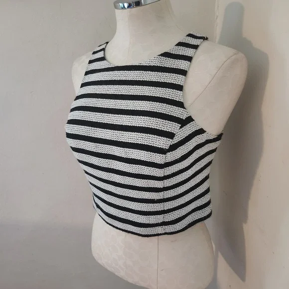 Express Womens Black White Striped Textured Sleeveless Crop Top Back Zip Small - Picture 5 of 5